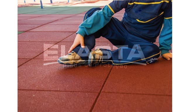 quando-fazer-a-manutencao-nos-seus-pisos-emborrachados-de-caminhada