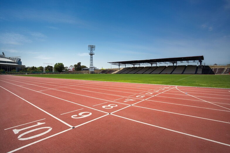 Qual o material utilizado na fabricação de pisos de corrida?