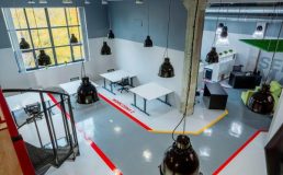 A evolução dos pisos industriais: do concreto à borracha inteligente